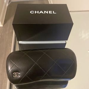 Tortoise Shell Sunglasses. Purchased @ Nordstrom. Has box, case, and cleaner.